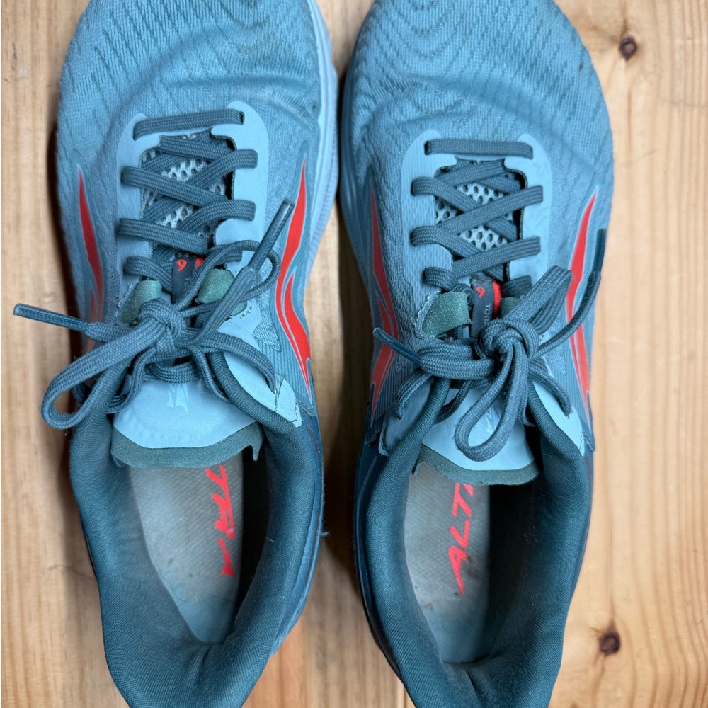 EUC Altra Torin 6 - W’s Size 9.5